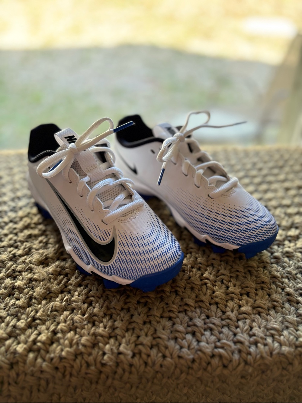 Nike Kids White and Blue Athletic Cleats